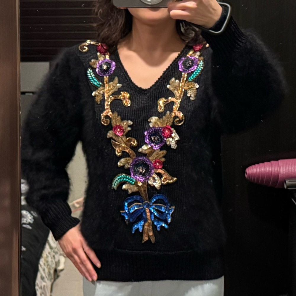 Vintage Floral Sequin Appliqué Pullover Fuzzy Black Sweater